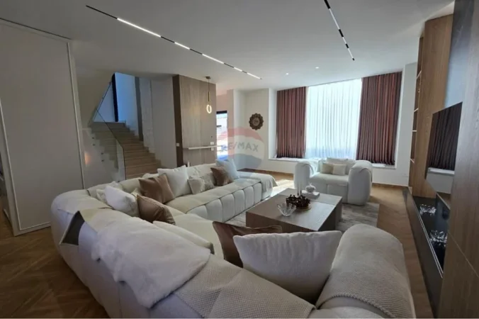 Tirane, jepet me qera Vile 3 Katshe , 300 m² 3.500 € 