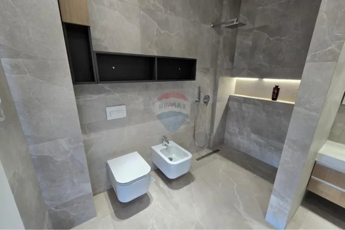 Tirane, jepet me qera Vile 3 Katshe , 300 m² 3.500 € 