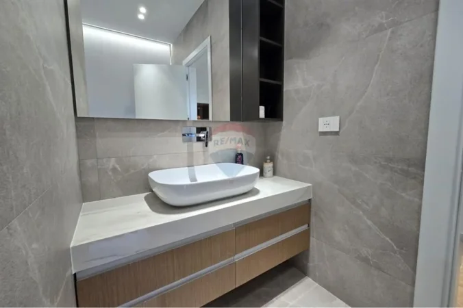 Tirane, jepet me qera Vile 3 Katshe , 300 m² 3.500 € 