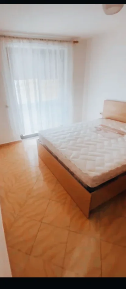 Tirane, jepet Apartament me Qera 1+1, Mobiluar,Çmimi 43.000 Lekë te Reja, Pranë Medresesë/ Rruga Rruga Dibrës/Tiranë.