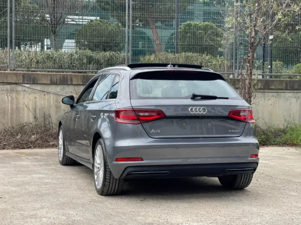 Tirane, shes makine AUDI A3 E TRON PLUG IN HYBRID Benzin, gri e erret automatik Klima 171.000 km 12.500 €