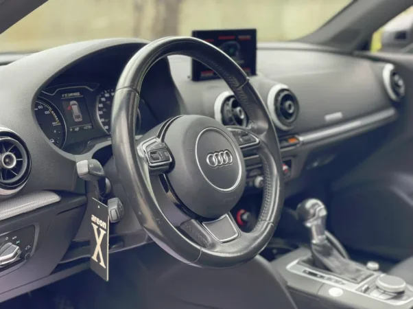 Tirane, shes makine AUDI A3 E TRON PLUG IN HYBRID Benzin, gri e erret automatik Klima 171.000 km 12.500 €