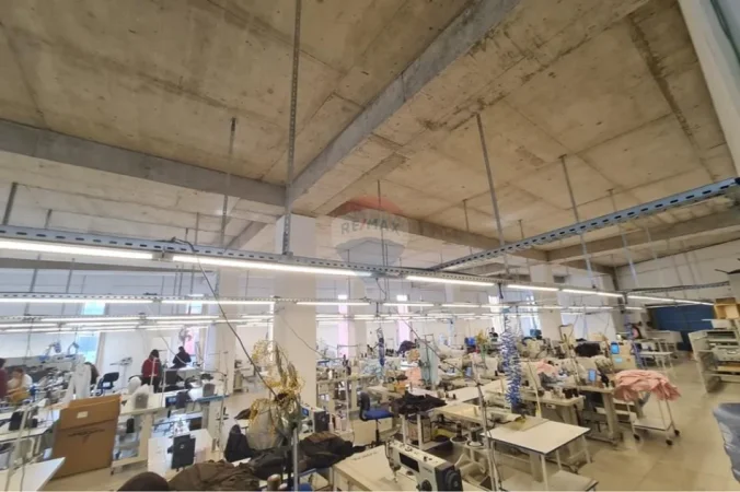 Tirane, jepet me qera magazine , 1.150 m² 3.000 € 