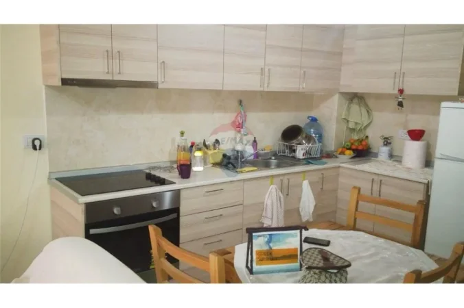 Tirane, jepet me qera apartament 1+1 , 69 m² 450 € 