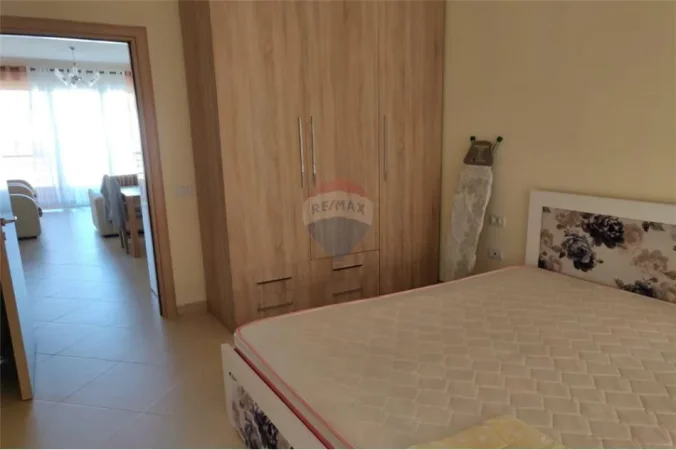 Tirane, jepet me qera apartament 1+1 , 69 m² 450 € 