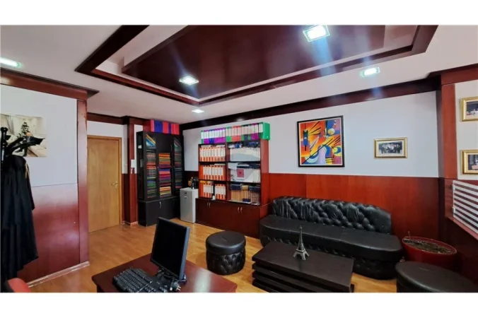 Vlore, shitet dyqan Kati 2, 39 m² 80.000 € (Rrua Sulejman Delvina, pran Gjykates, Vlore)