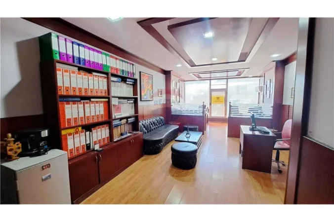 Vlore, shitet dyqan Kati 2, 39 m² 80.000 € (Rrua Sulejman Delvina, pran Gjykates, Vlore)