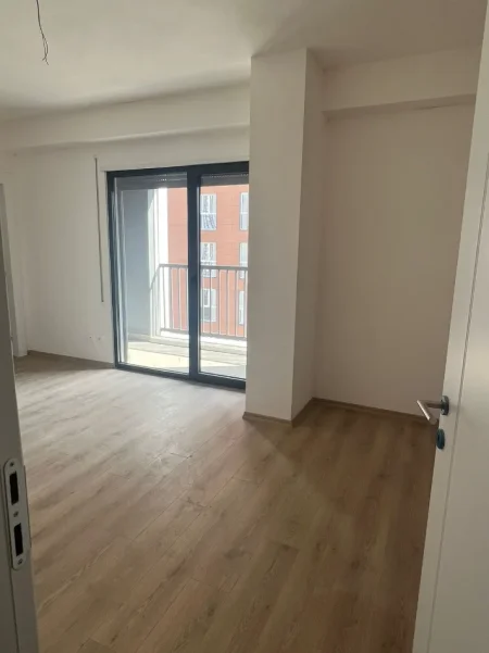 Tirane, jepet me qera zyre , 117 m² 600 € (kompleksi elbavo)