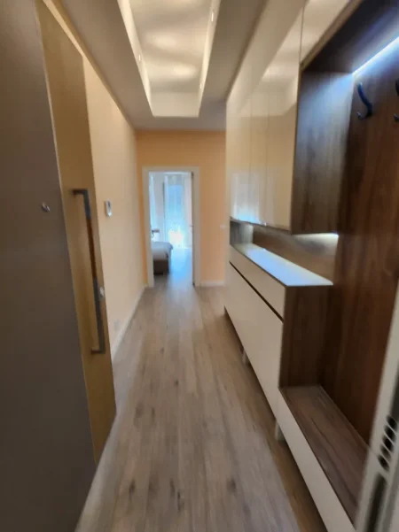 Tirane, jepet me qera apartament 1+1+Ballkon , 80 m² 850 € (Ring Center)