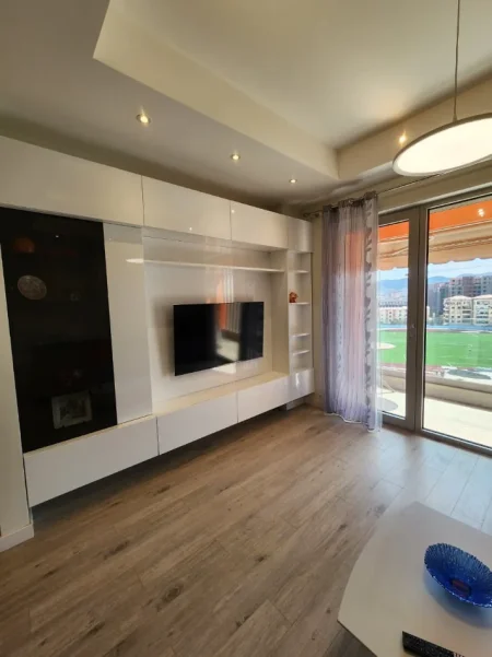 Tirane, jepet me qera apartament 1+1+Ballkon , 80 m² 850 € (Ring Center)