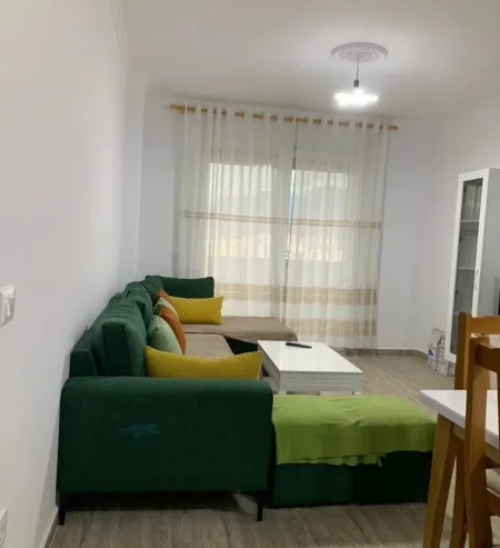 Tirane, jepet me qera apartament 1+1 Kati 4, 75 m² 550 € (Yzberisht)
