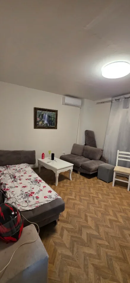 Tirane, jepet me qera apartament duplex 2+1+Aneks+Ballkon Kati 1, 160 m² 500 € (Xhamia Selite)
