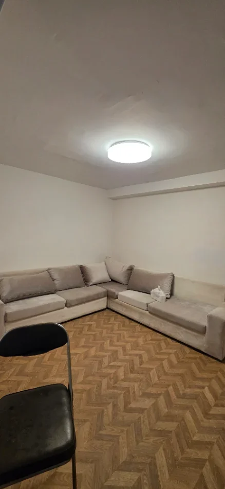 Tirane, jepet me qera apartament duplex 2+1+Aneks+Ballkon Kati 1, 160 m² 500 € (Xhamia Selite)