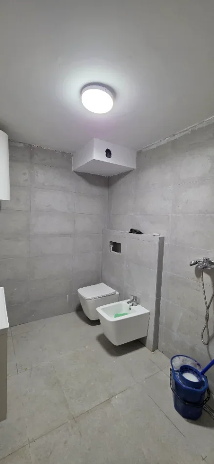 Tirane, jepet me qera apartament duplex 2+1+Aneks+Ballkon Kati 1, 160 m² 500 € (Xhamia Selite)