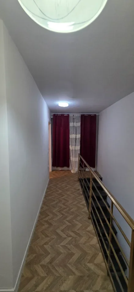 Tirane, jepet me qera apartament duplex 2+1+Aneks+Ballkon Kati 1, 160 m² 500 € (Xhamia Selite)