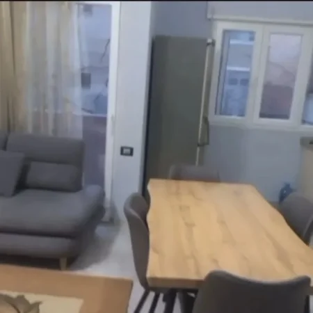 Tirane, jepet me qera apartament 1+1 Kati 2, 60 m² 400 € (Fresku)