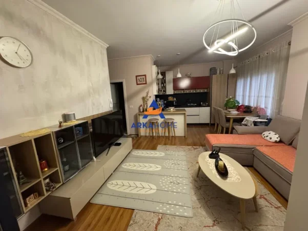 Tirane, jepet me qera apartament 1+1+Ballkon Kati 6, 63 m² 800 € 