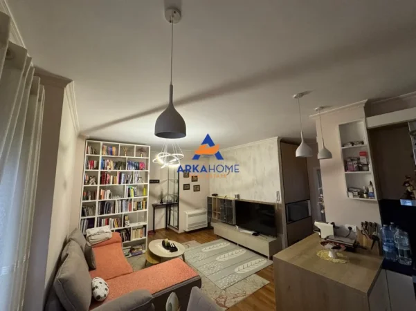 Tirane, jepet me qera apartament 1+1+Ballkon Kati 6, 63 m² 800 € 