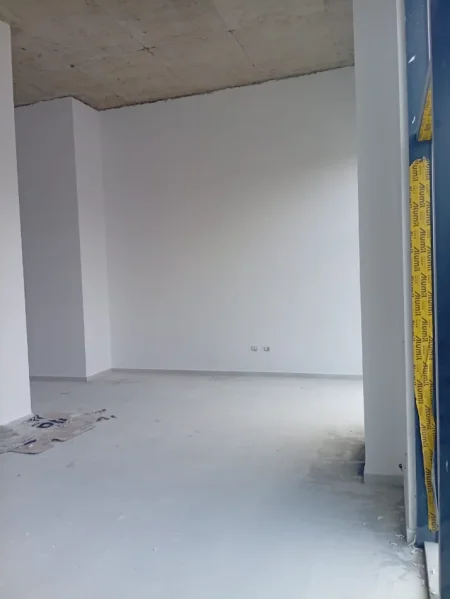 🏢 Jepet me Qera Ambient Biznesi afer Concordit 5 Maj,  2000 Euro