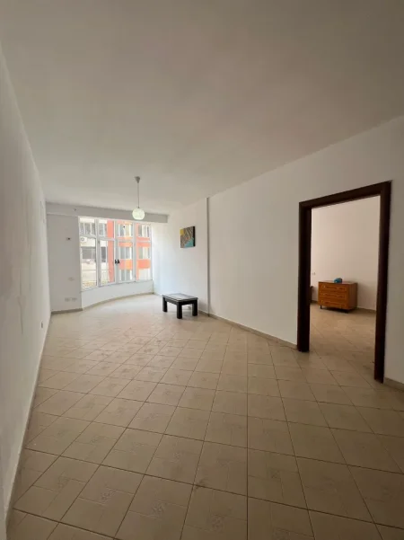 Shqiperi, jepet me qera zyre Kati 3, 110 m² 450 € (astir)