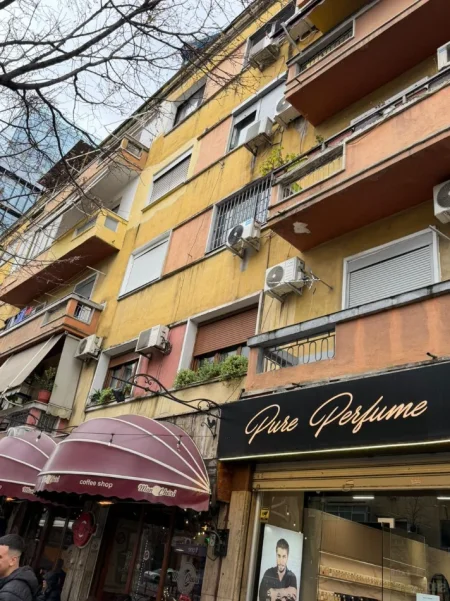 Tirane, jepet me qera ambjent biznesi , 50 m² 650 € (RRUGA E DURRESIT)