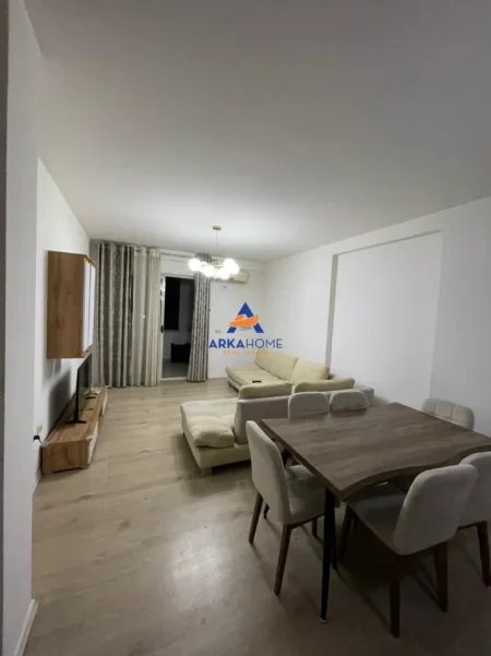 Tirane, jepet me qera apartament 2+1+Ballkon Kati 5, 110 m² 500 € 
