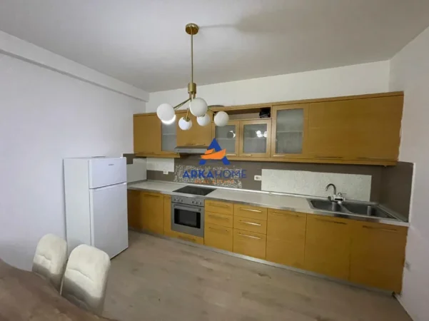 Tirane, jepet me qera apartament 2+1+Ballkon Kati 5, 110 m² 500 € 