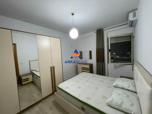 Tirane, jepet me qera apartament 2+1+Ballkon Kati 5, 110 m² 500 € 