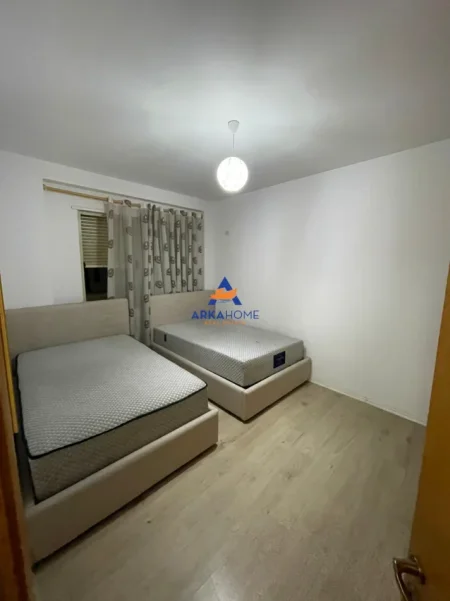 Tirane, jepet me qera apartament 2+1+Ballkon Kati 5, 110 m² 500 € 