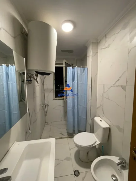 Tirane, jepet me qera apartament 2+1+Ballkon Kati 5, 110 m² 500 € 