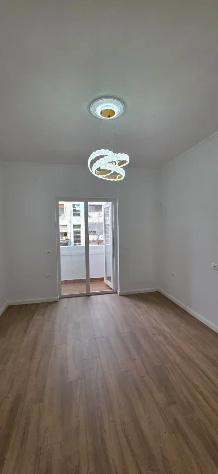 Tirane, shitet apartament 2+1+Aneks+Ballkon Kati 3, 64 m² 148.000 € (spitali qsut)