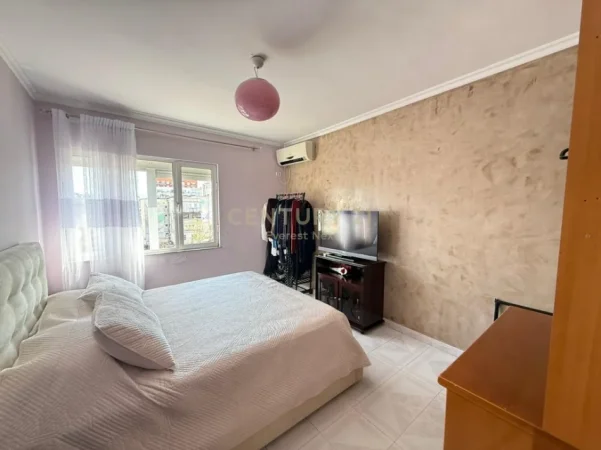 Tirane, shitet apartament 1+1 Kati 5, 145.000 € (Sheshi Shtraus)