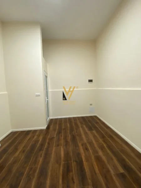 Tirane, shitet dyqan Kati 0, 14.8 m² 62.000 € (KOMUNA E PARISIT)