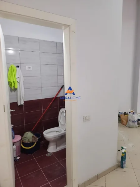 Tirane, jepet me qera ambjent biznesi Kati 2, 57 m² 550 € 