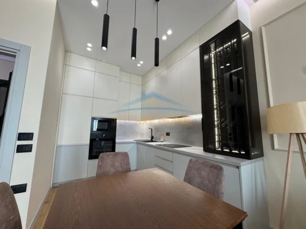 Tirane, jepet me qera apartament 1+1 Kati 9, 76 m² 900 € (Rruga e Kavajes)