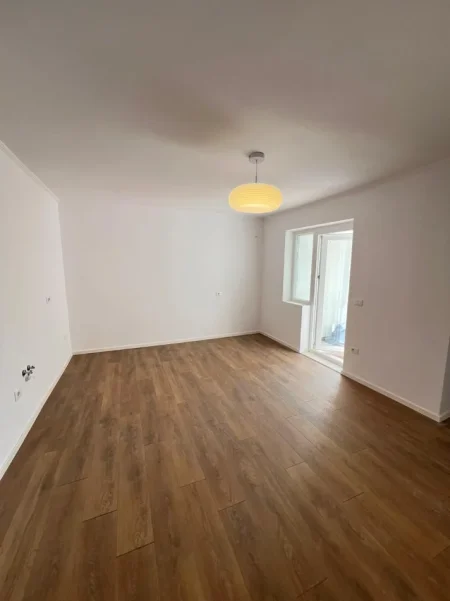 Tirane, shitet apartament 1+1+Aneks+Ballkon Kati 3, 50 m² 115.000 € (rruga ali demi , ish tregu elektrik)
