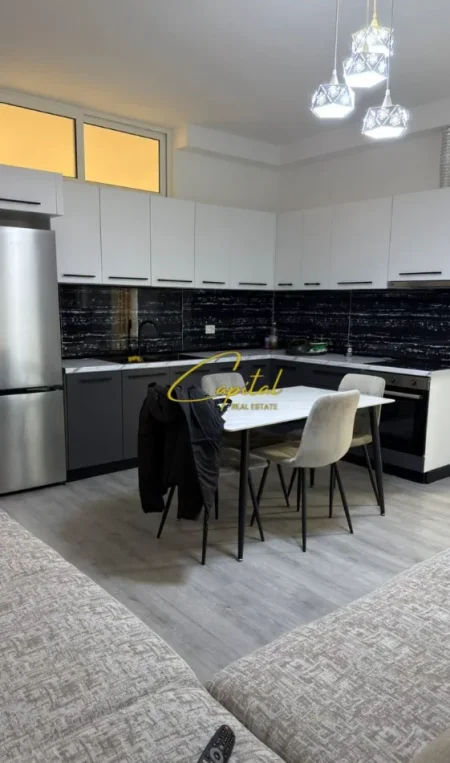 Tirane, jepet me qera apartament 2+1 Kati 12, 78 m² 700 € (5 MAJI)