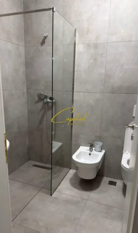 Tirane, jepet me qera apartament 2+1 Kati 12, 78 m² 700 € (5 MAJI)