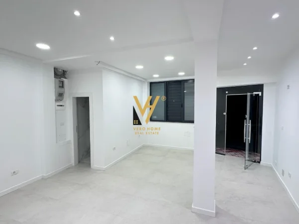 Tirane, jepet me qera dyqan Kati 0, 40 m² 520 € (RRUGA E DURRESIT)