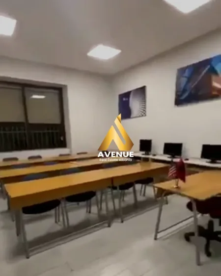 Tirane, jepet me qera ambjent biznesi Kati 3, 100 m² 850 € 