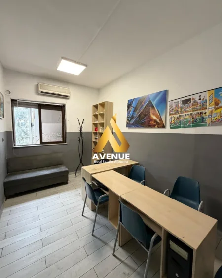 Tirane, jepet me qera ambjent biznesi Kati 3, 100 m² 850 € 