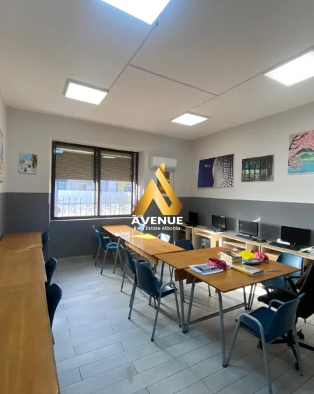 Tirane, jepet me qera ambjent biznesi Kati 3, 100 m² 850 € 