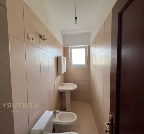 Tirane, jepet me qera apartament 2+1 Kati 6, 106 m² 550 € 