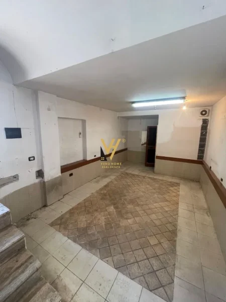 Tirane, shitet dyqan Kati 0, 20 m² 145.000 € (RRUGA E DURRESIT)