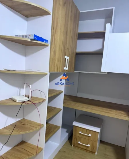 Tirane, jepet me qera apartament 2+1+Ballkon Kati 5, 108 m² 679 € 