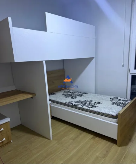Tirane, jepet me qera apartament 2+1+Ballkon Kati 5, 108 m² 679 € 