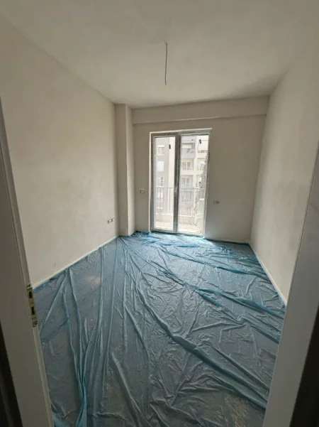 Tirane, jepet me qera zyre Kati 3, 100 m² 1.000 € (KOMUNA E PARISIT)