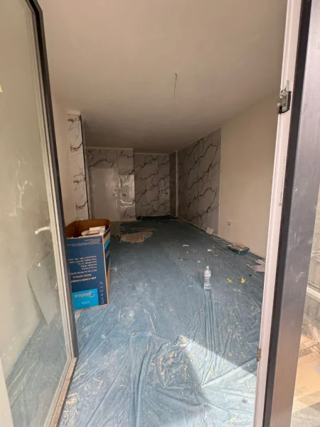 Tirane, jepet me qera zyre Kati 3, 100 m² 1.000 € (KOMUNA E PARISIT)