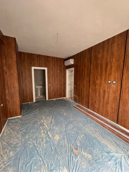 Tirane, jepet me qera zyre Kati 3, 100 m² 1.000 € (KOMUNA E PARISIT)