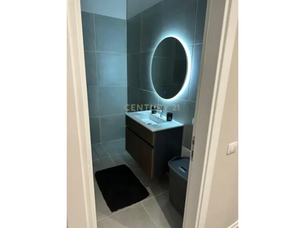 Tirane, jepet me qera apartament 2+1+Ballkon Kati 6, 110 m² 800 € 
